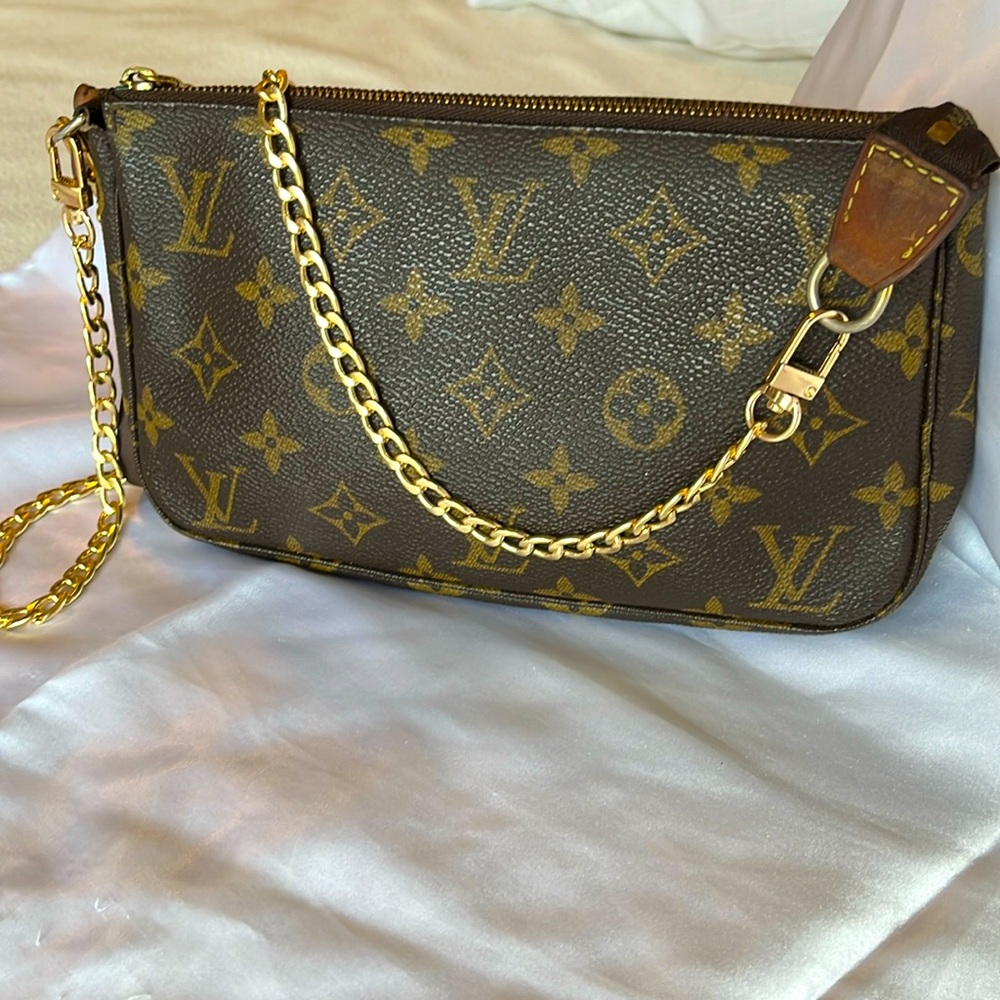 Louis Vuitton Pochette Accessories Bag with extra chain strap - Picture 14 of 15